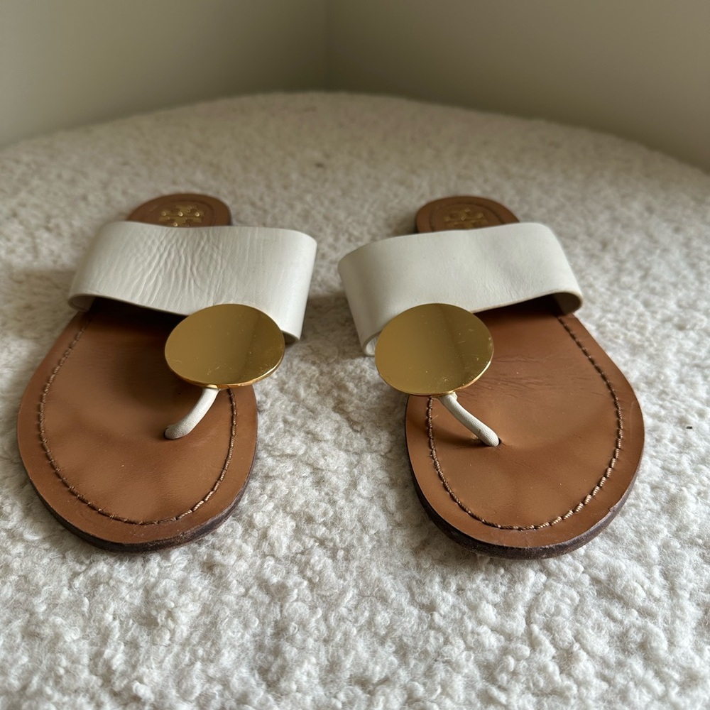Tory Burch White and Gold Sandals. Size 8. - Picture 2 of 4